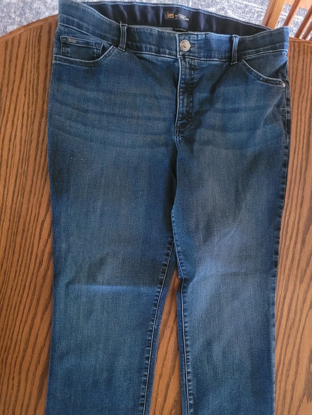 Lee Women's Straight Leg Jeans in Dark Blue Wash